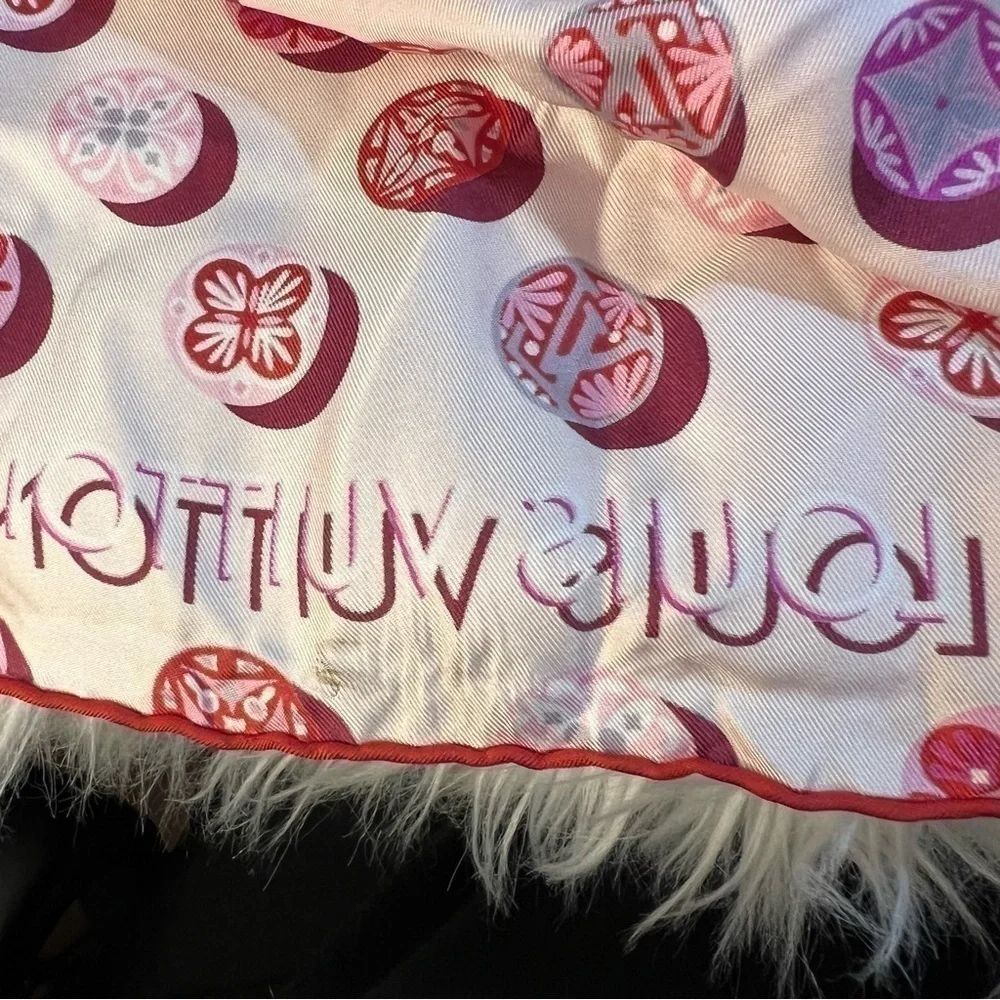 Louis vuitton kimodo dots scarf